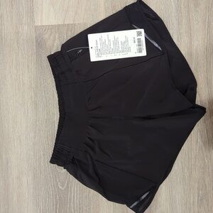 Lululemon Hotty Hot LR shorts 4"